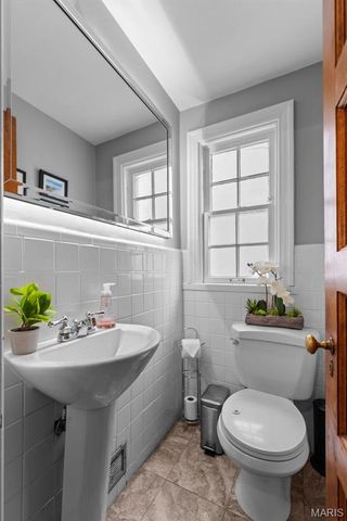 7464 Stanford Avenue, University City, MO 63130