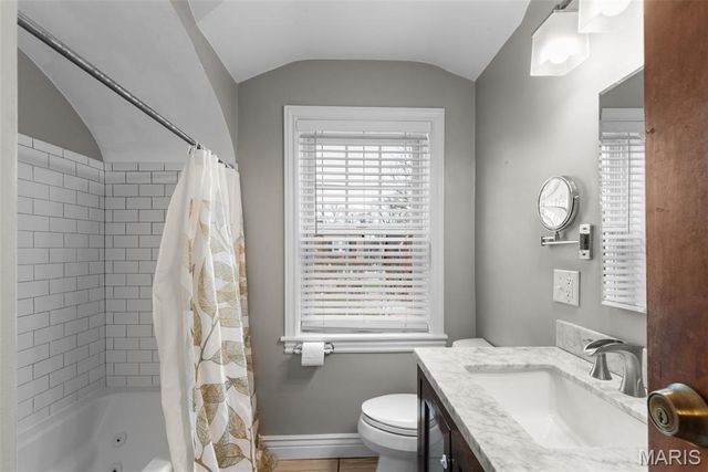 7464 Stanford Avenue, University City, MO 63130