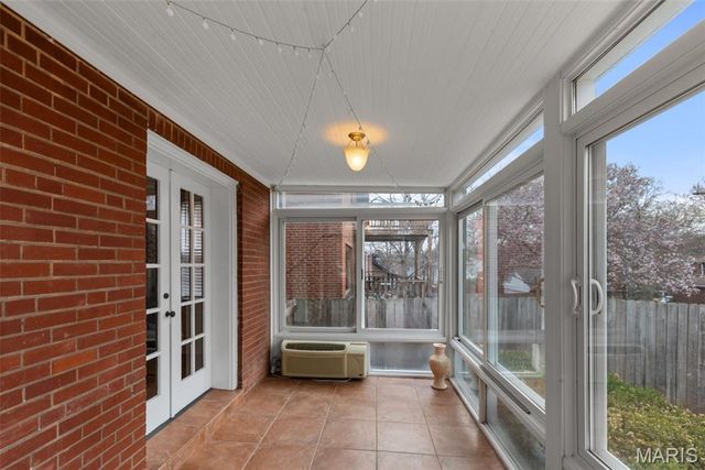 7464 Stanford Avenue, University City, MO 63130