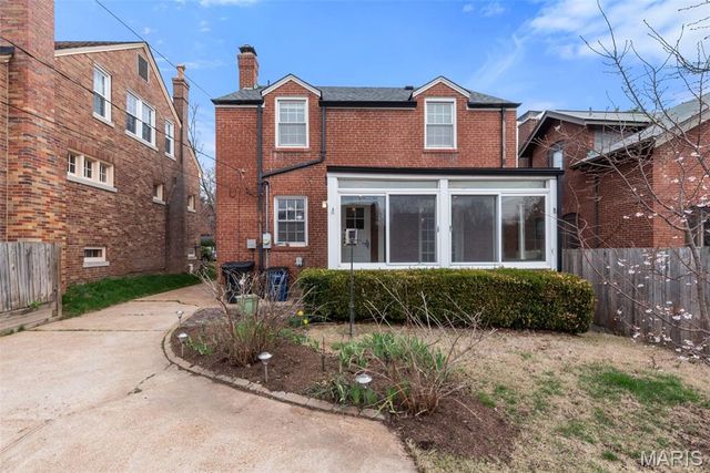 7464 Stanford Avenue, University City, MO 63130