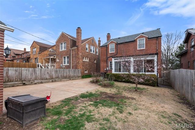 7464 Stanford Avenue, University City, MO 63130