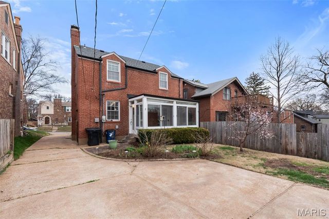 7464 Stanford Avenue, University City, MO 63130