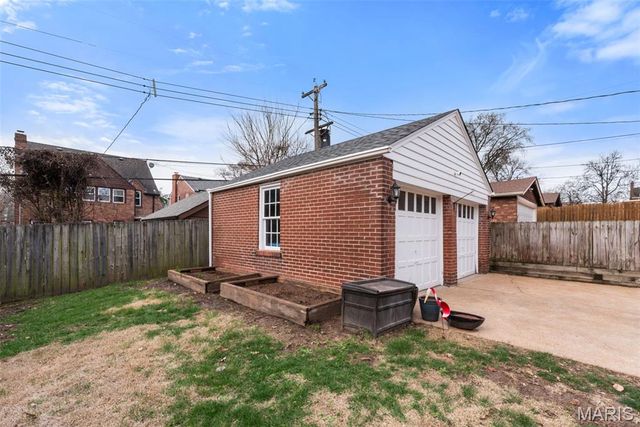 7464 Stanford Avenue, University City, MO 63130