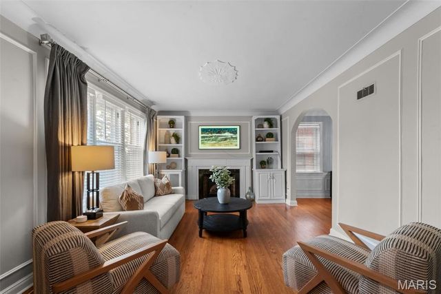 7464 Stanford Avenue, University City, MO 63130