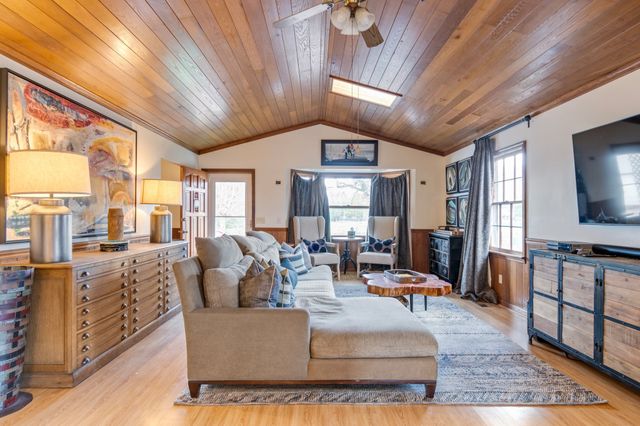1125 Dawson Rd, White Bluff, TN 37187