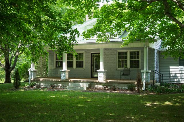 1125 Dawson Rd, White Bluff, TN 37187