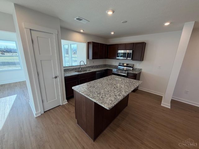 6565 Hillside Dr, Goshen Twp, OH 45122