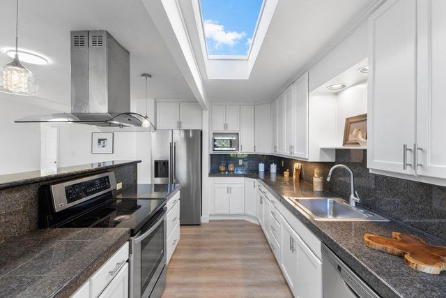 1484 Kingfisher Way, Sunnyvale, CA 94087