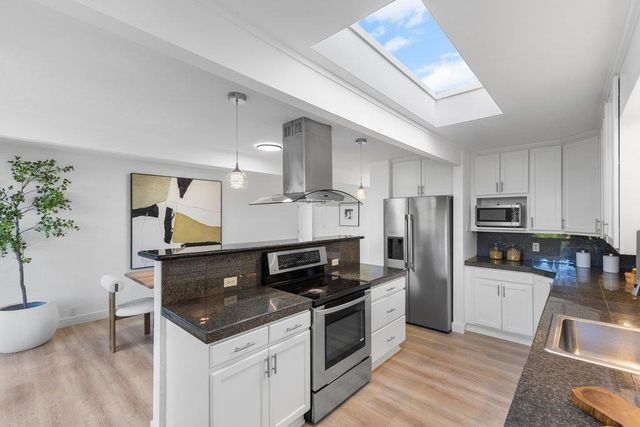 1484 Kingfisher Way, Sunnyvale, CA 94087