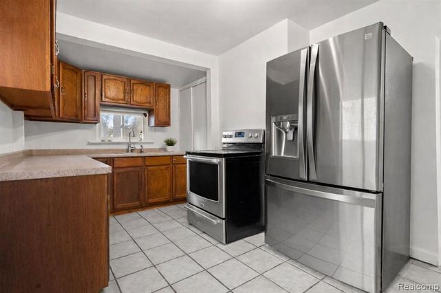 4417 Bedford Street, Dearborn Heights, MI 48125