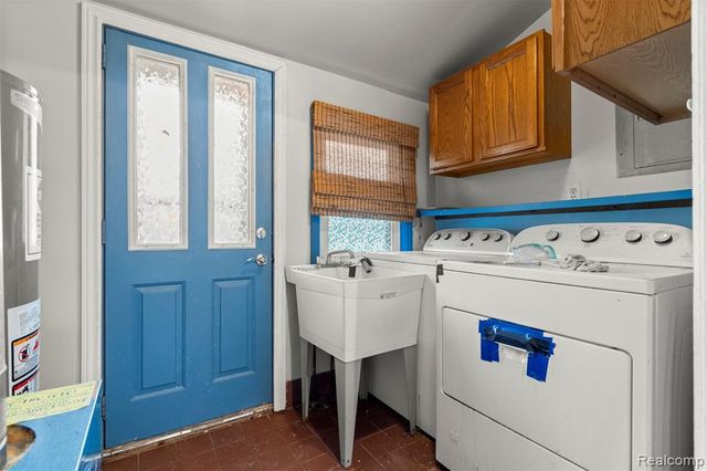 4417 Bedford Street, Dearborn Heights, MI 48125