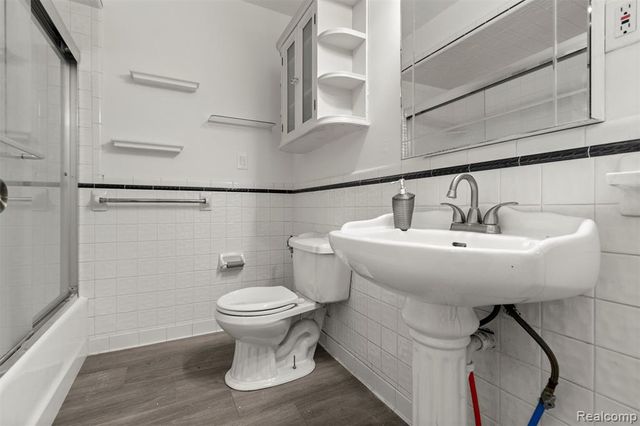 4417 Bedford Street, Dearborn Heights, MI 48125