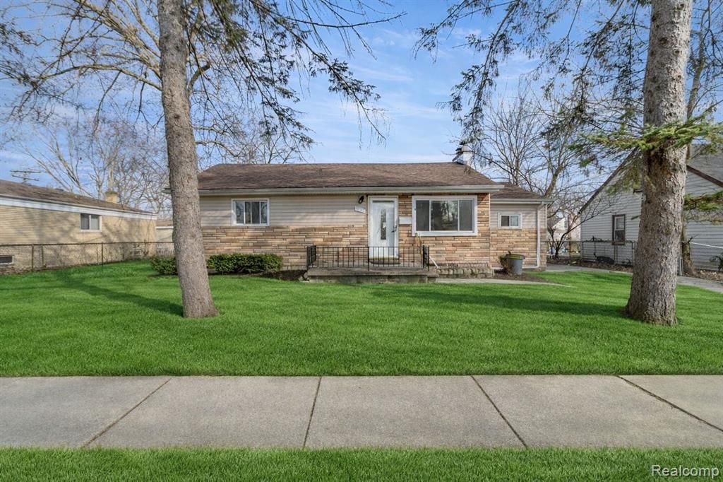 4417 Bedford Street, Dearborn Heights, MI 48125