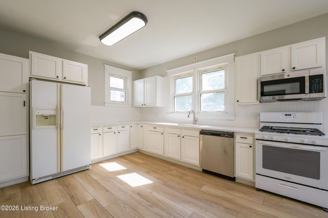 908 Lydia St, Louisville, KY 40217