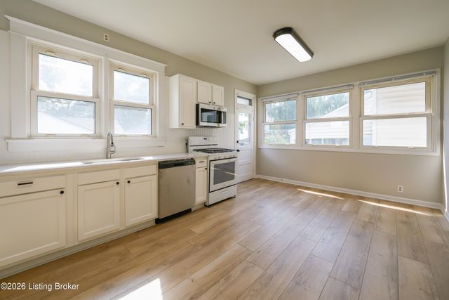 908 Lydia St, Louisville, KY 40217