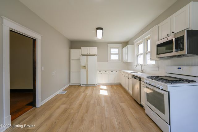 908 Lydia St, Louisville, KY 40217