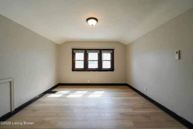 908 Lydia St, Louisville, KY 40217