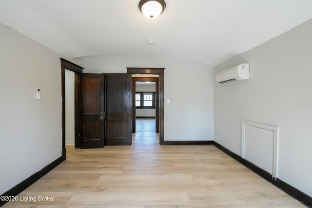 908 Lydia St, Louisville, KY 40217