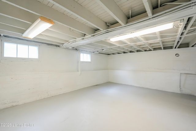 908 Lydia St, Louisville, KY 40217