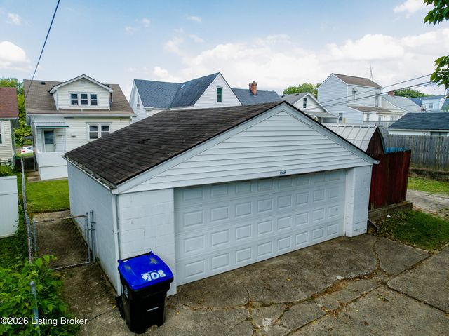 908 Lydia St, Louisville, KY 40217