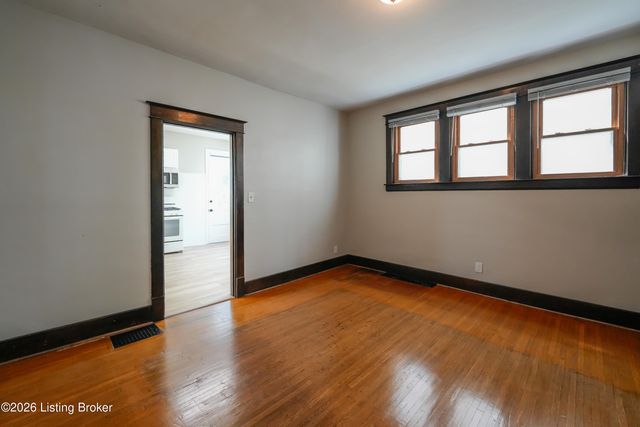 908 Lydia St, Louisville, KY 40217