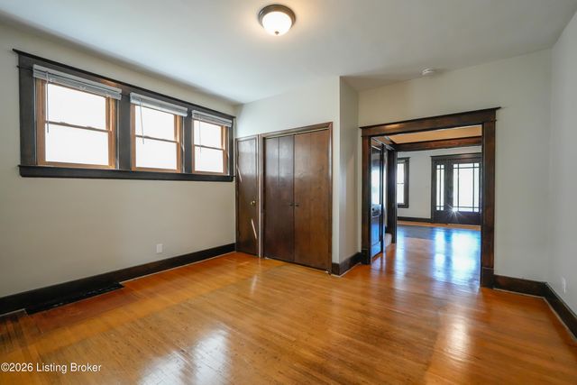 908 Lydia St, Louisville, KY 40217