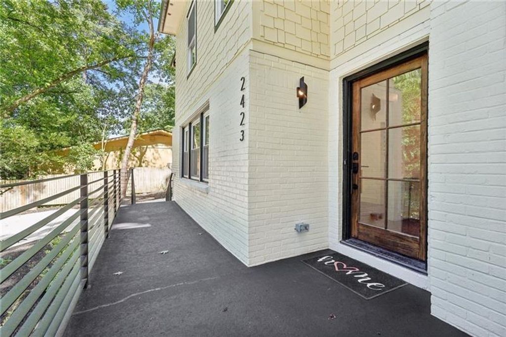 Image 7 of property listing at 2423 Melinda Drive NE, Atlanta, GA 30345