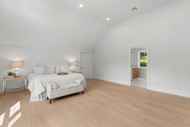 150 Fruit St, Hopkinton, MA 01748