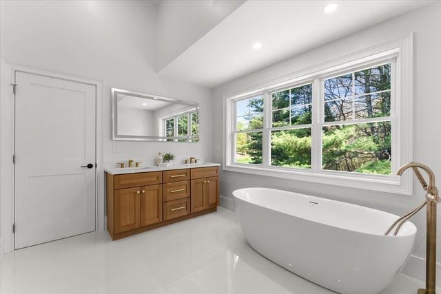 150 Fruit St, Hopkinton, MA 01748