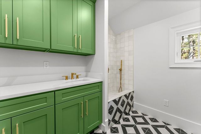 150 Fruit St, Hopkinton, MA 01748