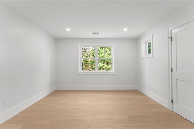 150 Fruit St, Hopkinton, MA 01748
