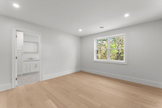 150 Fruit St, Hopkinton, MA 01748