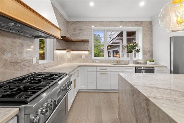 150 Fruit St, Hopkinton, MA 01748