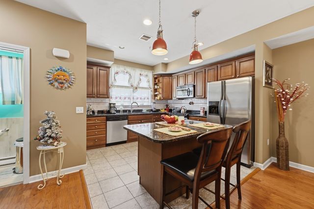 140 Commonwealth Ave 23, North Attleboro, MA 02760