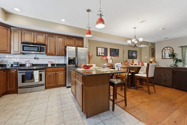 140 Commonwealth Ave 23, North Attleboro, MA 02760