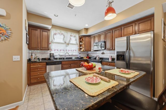 140 Commonwealth Ave 23, North Attleboro, MA 02760