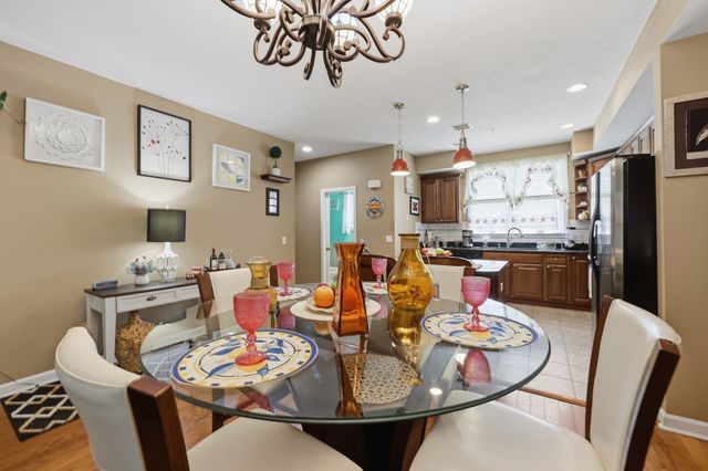 140 Commonwealth Ave 23, North Attleboro, MA 02760