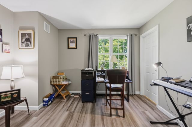 140 Commonwealth Ave 23, North Attleboro, MA 02760