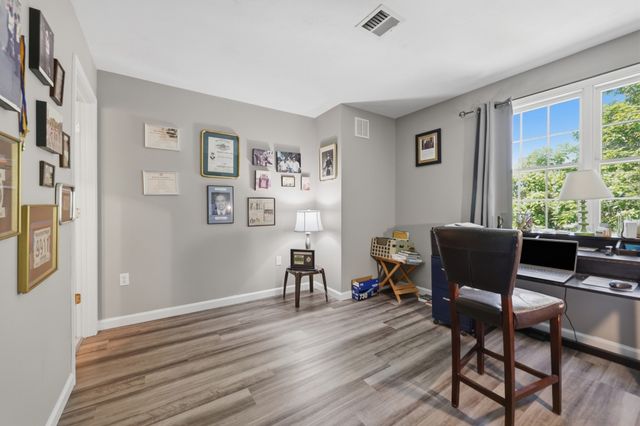 140 Commonwealth Ave 23, North Attleboro, MA 02760