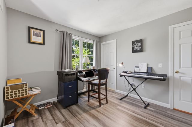 140 Commonwealth Ave 23, North Attleboro, MA 02760