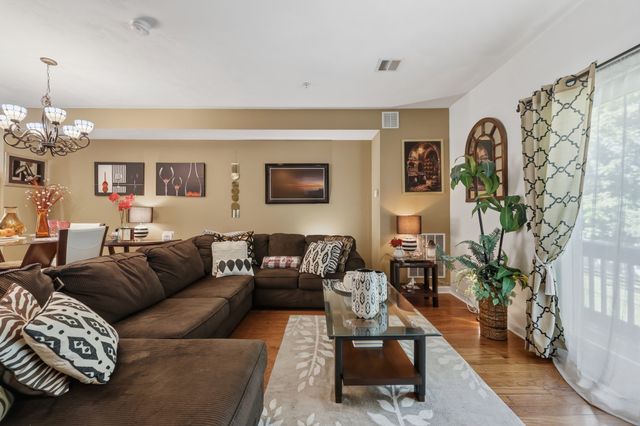 140 Commonwealth Ave 23, North Attleboro, MA 02760