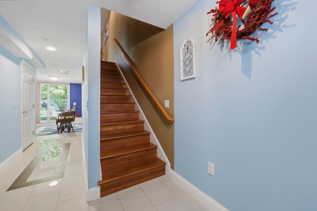 140 Commonwealth Ave 23, North Attleboro, MA 02760