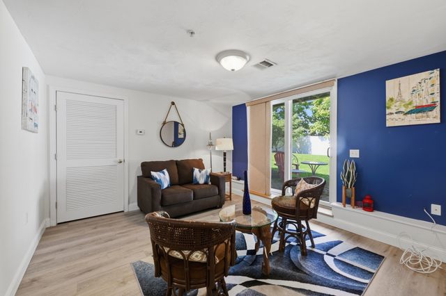 140 Commonwealth Ave 23, North Attleboro, MA 02760