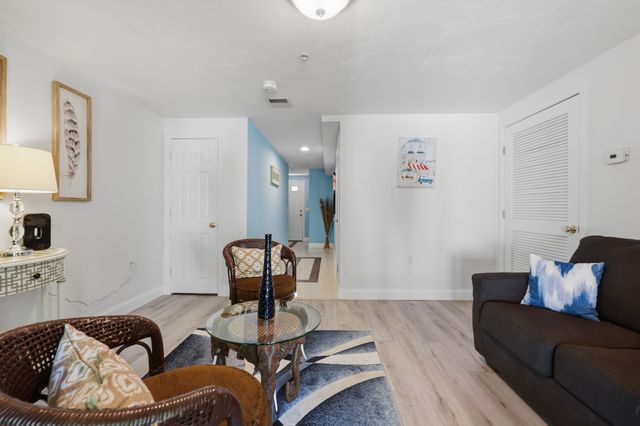 140 Commonwealth Ave 23, North Attleboro, MA 02760