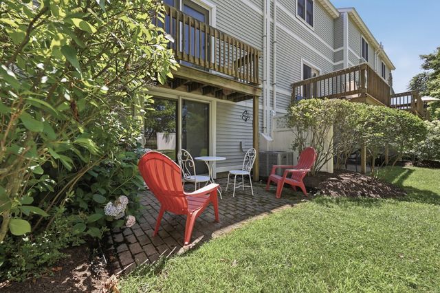 140 Commonwealth Ave 23, North Attleboro, MA 02760