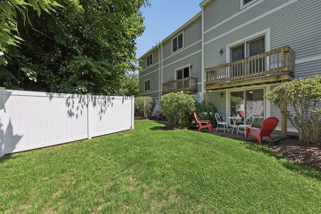 140 Commonwealth Ave 23, North Attleboro, MA 02760