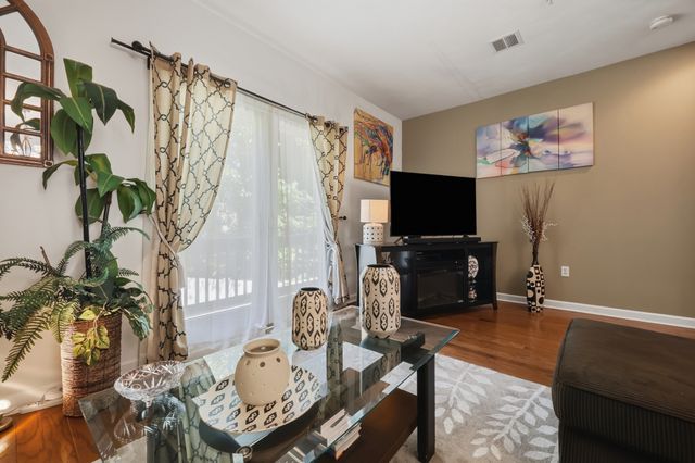 140 Commonwealth Ave 23, North Attleboro, MA 02760