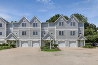 140 Commonwealth Ave 23, North Attleboro, MA 02760