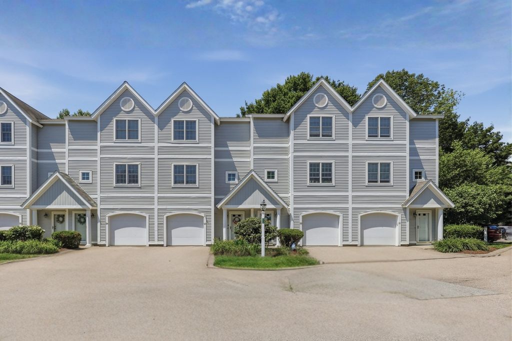 140 Commonwealth Ave 23, North Attleboro, MA 02760