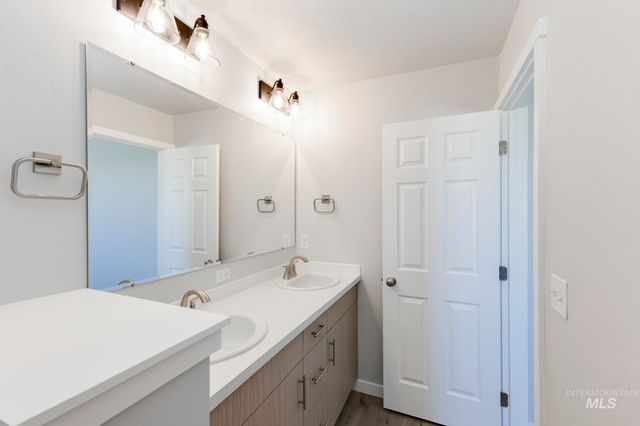227 W 17th Ave, Jerome, ID 83338